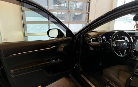 Toyota Camry, 2018 год, 2 550 000 рублей, 18 фотография