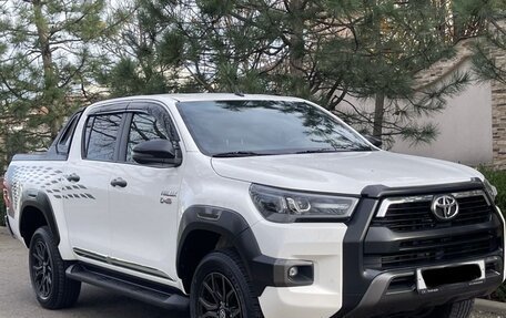 Toyota Hilux VIII, 2022 год, 5 700 000 рублей, 2 фотография