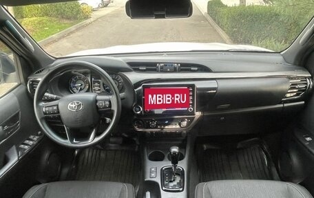 Toyota Hilux VIII, 2022 год, 5 700 000 рублей, 5 фотография