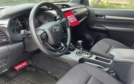 Toyota Hilux VIII, 2022 год, 5 700 000 рублей, 6 фотография