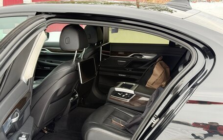 BMW 7 серия, 2017 год, 2 340 000 рублей, 11 фотография