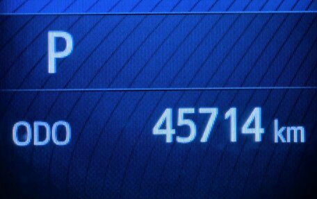 Toyota C-HR I рестайлинг, 2019 год, 2 450 000 рублей, 27 фотография