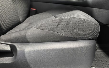 Toyota C-HR I рестайлинг, 2019 год, 2 450 000 рублей, 17 фотография