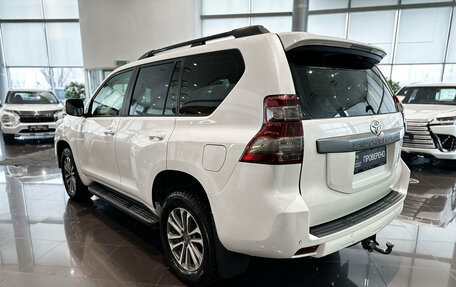 Toyota Land Cruiser Prado 150 рестайлинг 2, 2014 год, 3 360 000 рублей, 8 фотография