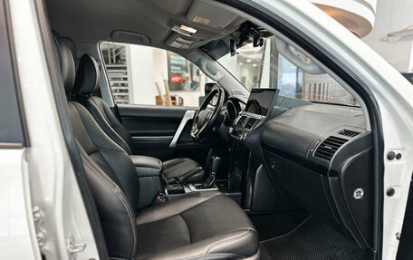 Toyota Land Cruiser Prado 150 рестайлинг 2, 2014 год, 3 360 000 рублей, 13 фотография