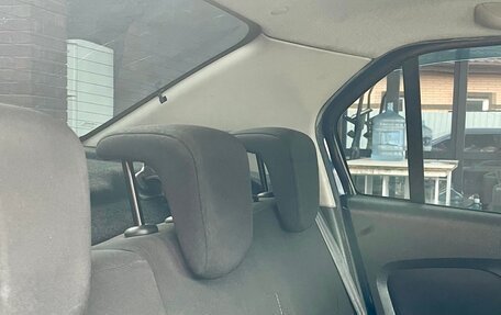 Renault Logan II, 2017 год, 710 000 рублей, 10 фотография