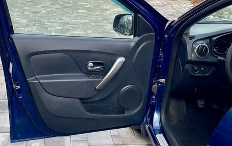 Renault Logan II, 2017 год, 710 000 рублей, 15 фотография