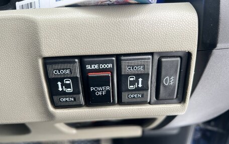 Mazda Premacy III, 2005 год, 467 000 рублей, 27 фотография