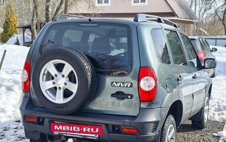 Chevrolet Niva I рестайлинг, 2017 год, 730 000 рублей, 2 фотография