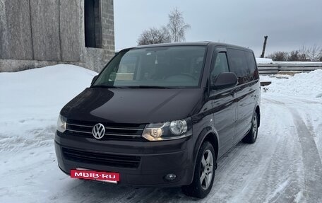 Volkswagen Caravelle T5, 2014 год, 2 500 000 рублей, 2 фотография