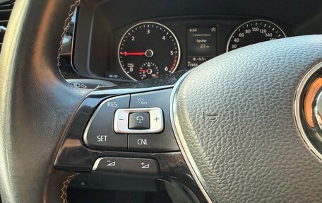 Volkswagen Multivan T6 рестайлинг, 2018 год, 5 500 000 рублей, 26 фотография