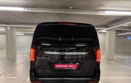 Mercedes-Benz EQV, 2021 год, 6 100 000 рублей, 5 фотография