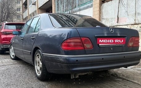 Mercedes-Benz E-Класс, 1997 год, 380 000 рублей, 2 фотография