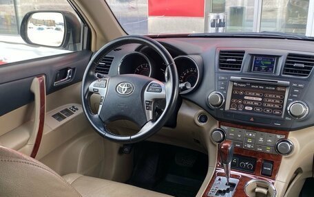 Toyota Highlander III, 2012 год, 1 990 000 рублей, 12 фотография