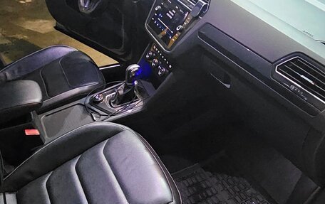 Volkswagen Tiguan II, 2018 год, 3 000 000 рублей, 13 фотография