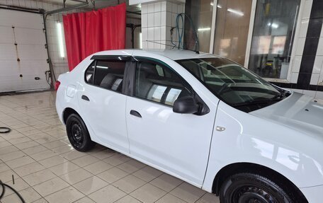 Renault Logan II, 2018 год, 450 000 рублей, 3 фотография