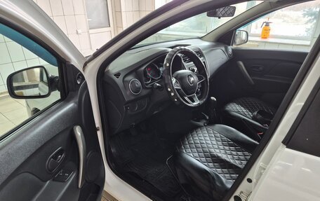 Renault Logan II, 2018 год, 450 000 рублей, 8 фотография