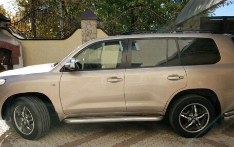 Toyota Land Cruiser 200, 2010 год, 3 150 000 рублей, 2 фотография