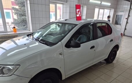 Renault Logan II, 2018 год, 450 000 рублей, 4 фотография