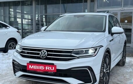 Volkswagen Tiguan II, 2024 год, 4 200 000 рублей, 2 фотография