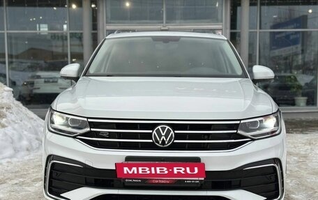 Volkswagen Tiguan II, 2024 год, 4 200 000 рублей, 3 фотография