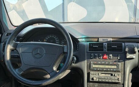 Mercedes-Benz E-Класс, 1997 год, 620 000 рублей, 10 фотография