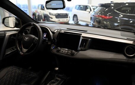 Toyota RAV4, 2019 год, 3 100 000 рублей, 13 фотография