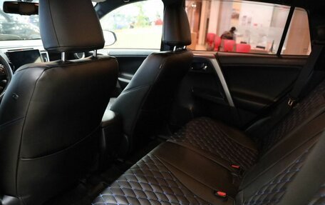 Toyota RAV4, 2019 год, 3 100 000 рублей, 17 фотография