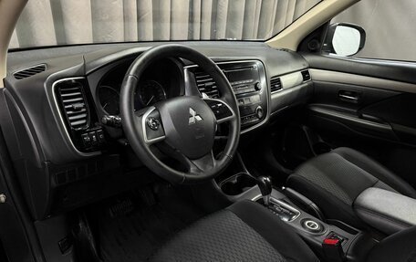 Mitsubishi Outlander III рестайлинг 3, 2012 год, 1 199 999 рублей, 6 фотография