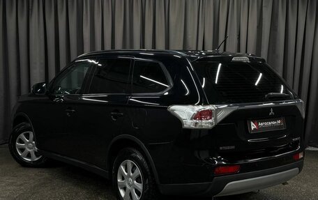 Mitsubishi Outlander III рестайлинг 3, 2012 год, 1 199 999 рублей, 4 фотография