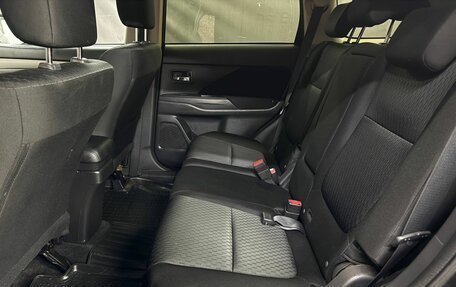 Mitsubishi Outlander III рестайлинг 3, 2012 год, 1 199 999 рублей, 15 фотография