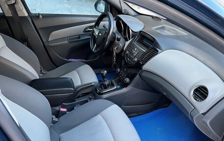 Chevrolet Cruze II, 2010 год, 550 000 рублей, 7 фотография