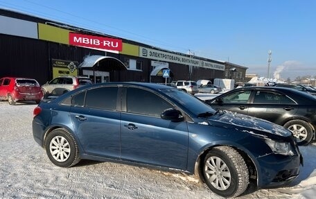 Chevrolet Cruze II, 2010 год, 550 000 рублей, 3 фотография
