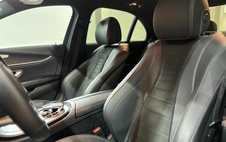 Mercedes-Benz E-Класс, 2019 год, 4 000 000 рублей, 20 фотография