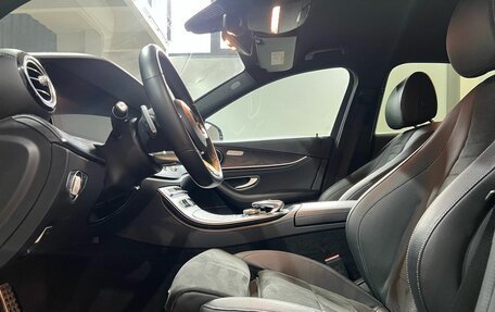 Mercedes-Benz E-Класс, 2019 год, 4 000 000 рублей, 21 фотография