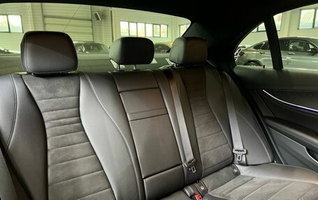 Mercedes-Benz E-Класс, 2019 год, 4 000 000 рублей, 25 фотография