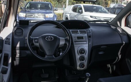 Toyota Yaris III рестайлинг, 2008 год, 599 000 рублей, 13 фотография