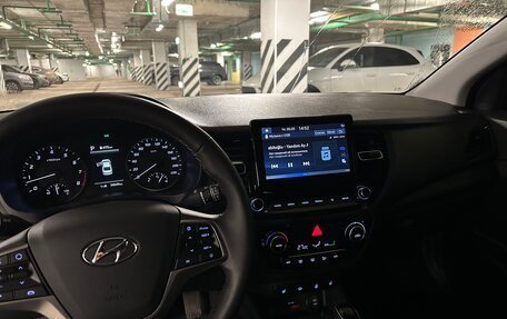 Hyundai Solaris II рестайлинг, 2021 год, 1 990 000 рублей, 7 фотография