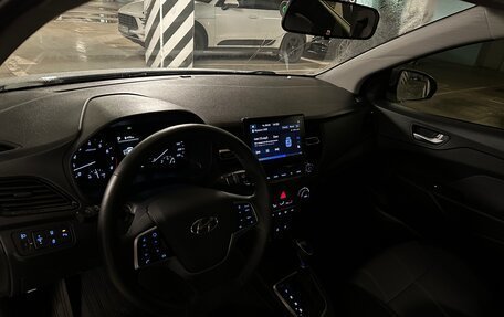 Hyundai Solaris II рестайлинг, 2021 год, 1 990 000 рублей, 8 фотография