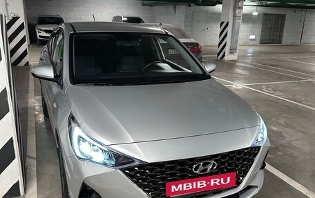 Hyundai Solaris II рестайлинг, 2021 год, 1 990 000 рублей, 2 фотография