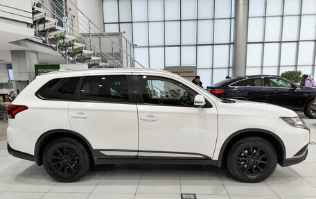 Mitsubishi Outlander III рестайлинг 3, 2019 год, 1 750 000 рублей, 5 фотография