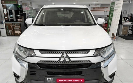 Mitsubishi Outlander III рестайлинг 3, 2019 год, 1 750 000 рублей, 2 фотография