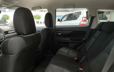 Mitsubishi Outlander III рестайлинг 3, 2019 год, 1 750 000 рублей, 15 фотография