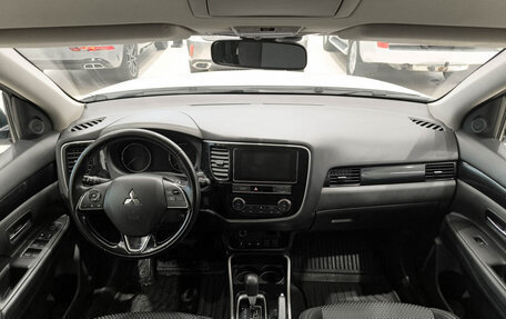 Mitsubishi Outlander III рестайлинг 3, 2019 год, 1 750 000 рублей, 17 фотография