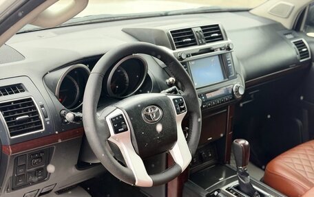 Toyota Land Cruiser Prado 150 рестайлинг 2, 2013 год, 3 070 000 рублей, 18 фотография