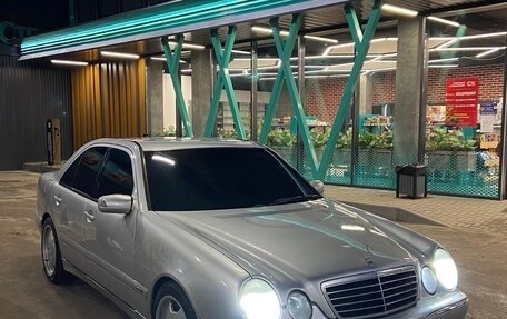 Mercedes-Benz E-Класс, 2000 год, 560 000 рублей, 2 фотография