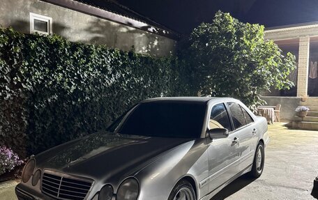 Mercedes-Benz E-Класс, 2000 год, 560 000 рублей, 4 фотография