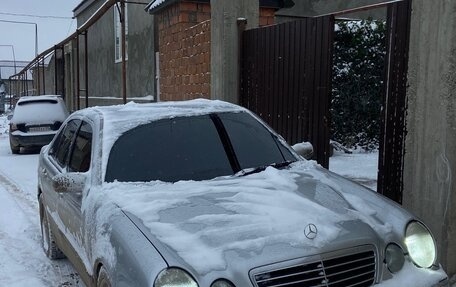 Mercedes-Benz E-Класс, 2000 год, 560 000 рублей, 5 фотография