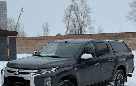 Mitsubishi L200 IV рестайлинг, 2019 год, 3 300 000 рублей, 2 фотография