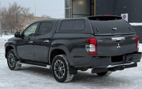 Mitsubishi L200 IV рестайлинг, 2019 год, 3 300 000 рублей, 8 фотография